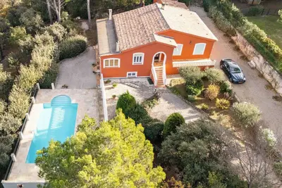 Image de French villa, 4-12 people. Ideally suited for two or a large family.