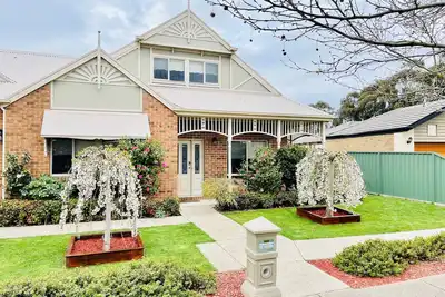 Image de Stylish Family Getaway - Steps from Train Station, Lake Wendouree - Pet Friendly