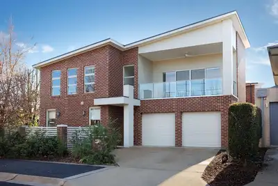 Image de Immaculate & Impressive Irvington Villa - Stunning four bedroom home in central Albury