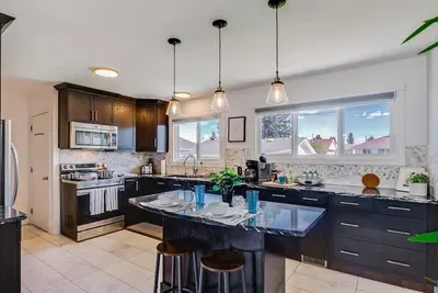 Image de Jody - 3 Bedrooms, Large Kitchen, Bbq, Garage!