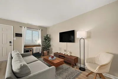 Image de Nicely Updated Two Bedroom Bayside Oc Condo
