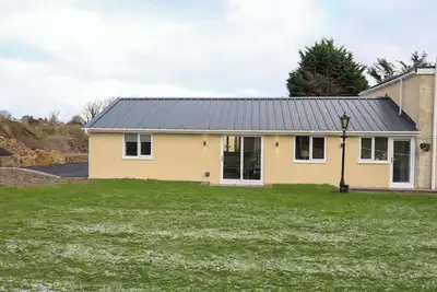 Image de Ynys Uchaf, pet friendly, with a garden in Benllech