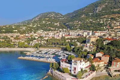 Image de Magnifique villa avec piscine à 5 minutes de la plage, des tennis et du marché.