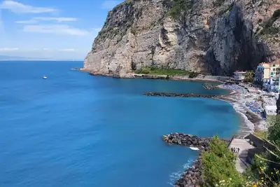 Image de Cozy Holiday Home in the historic center of Meta A few steps from the sea