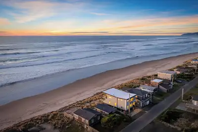 Image de Coastal Tech Escapes | Rockaway Beach Retreats
