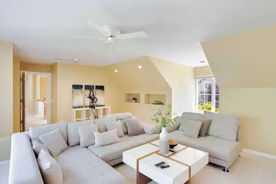 Image de Stunning 3br Portland Home w/ Spacious Patio, Tree Views & Luxury Kitchen #41532
