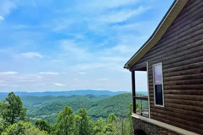 Image de August Adventures Awaits in the Carolina Mountains @ Skyview Hideaway