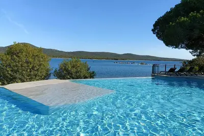 Image de Appt neuf 2-4 pers avec loggia -Piscine chauffée- bord de mer- proche Bonifacio