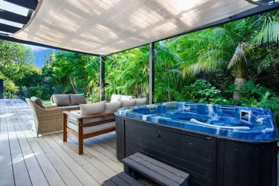 Image de Coastal Retreat w Spa Pool just Steps to the Beach