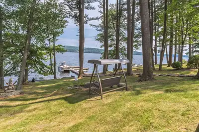 Image de Charming Lakefront 4-bedroom 3 bath house with kayaks, paddleboards, WiFi and Ac