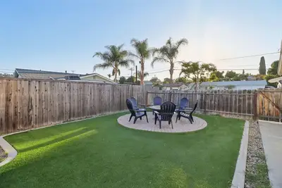 Image de Spacious, Gated Yard, No Stair, King Bed, 1600 sqft