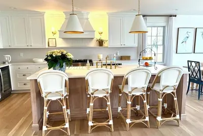 Image de Newly renovated Bellport retreat close to the Village Center with Gunite pool