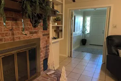 Image de 4-bedroom house in serene Grapeland with WiFi, Ac. Relax and unwind