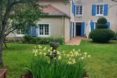 Image de Les Volets Bleus\nMAISON De Campagne Chaleureuse