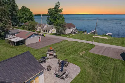 Image de Dock & Waterfront at Lakeside Retreat