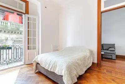 Image de Spacious 4-bedroom apartment with Ac and WiFi in vibrant center Buenos Aires