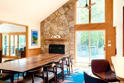 Image de Private Retreat for 13 - Hot Tub, Fire Pit & More