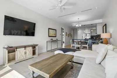 Image de Penthouse w/Private Rooftop Terrace | Steps from Renowned Resorts & Golf Courses