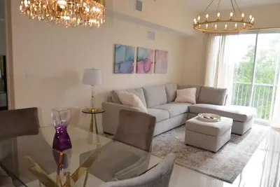 Image de golf paradise at botanika fairways, minutes to the beach, clean  modern setting