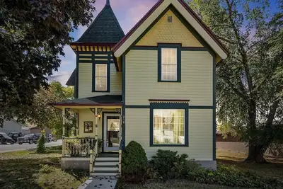 Image de Charming Victorian 4-bedroom, 2-bathroom house in Fairbank, Ia, sleeps 8.