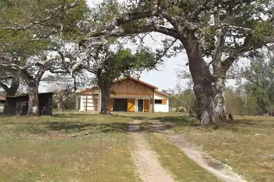 Image de Maison au calme entre forêt, lac et ocean