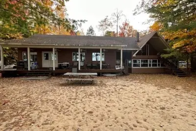 Image de Lake Superior Waterfront Home- New Listing