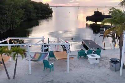 Paradise Cottage Waterfront Getaway