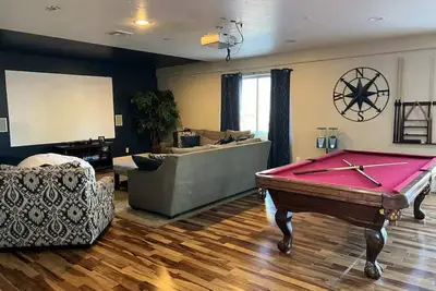 Image de Large walk out basement with gorgeous views in tranquil Santa Clara\n