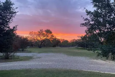 Image de Rhineland Farm Farmhouse. 20 min from Dvsp, Fossil Rim, Cleburne State Park
