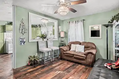 Image de Gorgeous Cottage Near Uga - Close to Everything!