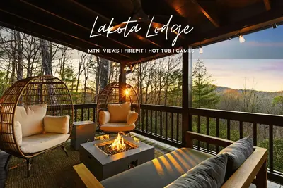 Image de Sale! Cozy Vibe, Mtn Views, HotTub, FirePit, Games