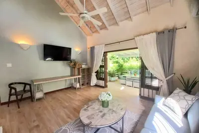 Image de Charming 2-bedroom cottage with Ac and WiFi near Beach on West Coast