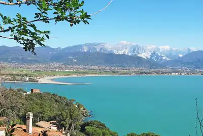 Bel appartement dans une maison de vacances avec Wifi, Tv, terrasse, parking, près de La Spezia