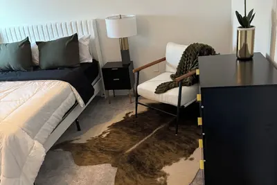 Image de Stylish 1 Bedrm Suite + Queen SofaBed Suite! High Speed WiFi!
