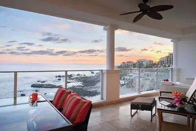 Image de Group Lodging Overlooking the Sea of Cortez, offers a great experience. \n