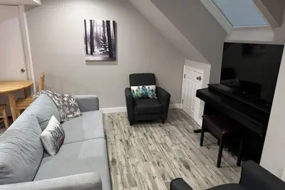 Image de Ground floor guest suite in west Arlington near bike path- pet friendly