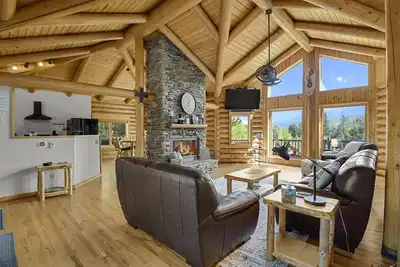 Image de Views! ! Private - Custom home