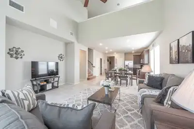 Image de Majestic Arbor Trail Retreat: A Cozy Castle Experience Awaits You Today! #41144