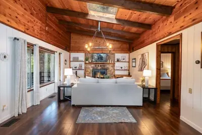 Image de Yosemite Pines in Oakhurst with Hot Tub/Fireplace/Firepit/Pet Friendly