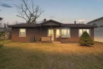 Image de 3-bed house Comfort and adventure, hot tub includes 2 E bikes and 2 place kayak.