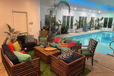 Image de Feels like you are on vacation. Comfortable cozy! Like a breath of fresh air.