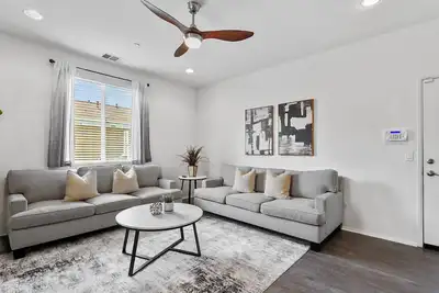 Image de Peacock Court Sanctuary Elegant 3br Home in Eastvale, Ca 30-Day Min Stay #42123