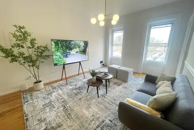 Image de Park Hamilton House - 3b Top Floor Apt Mins to Nyc