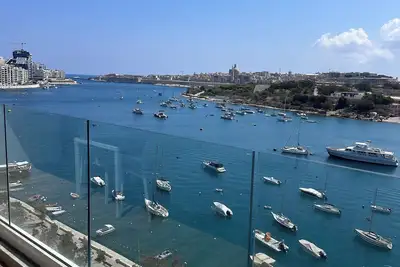 Cozy and very central two bedroom Valletta view apartment.