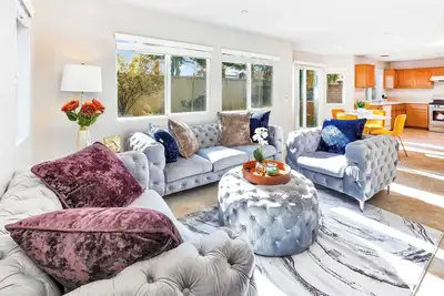 Image de Spacious 4br Home w/ Patio & Fire Pit on Jamestown Circle #41327