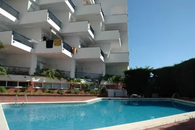 Image de Appartement au Bord de Mer avec Piscine