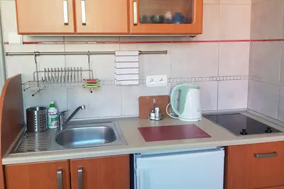 Image de Cozy and bright studio apartment in a great location, perfect for 2 people.