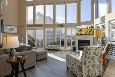 Image de The Glass Haven – No wake Cove, Hot Tub, & Fire Pit!