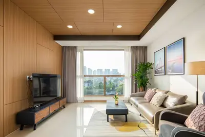 Image de Spacious modern city-view apartment surrounded by local amenities.