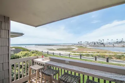 Image de Panoramic Water Views - Steps to the Beach  - F-2